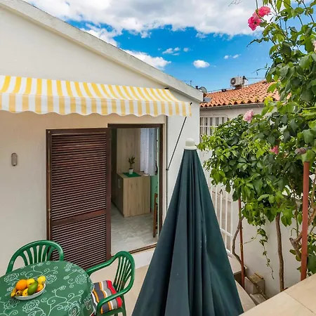 Apartment Amazing In With Kitchen Barbariga